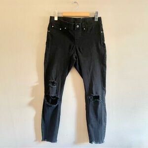 HUE Black Distressed Crop Jeggings